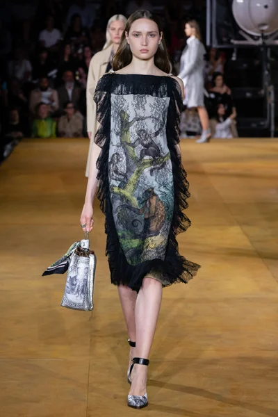 Look 17